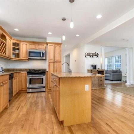 Black Rock Home - 4 Bed - Jacuzzi Bath - Beach 布里奇波特 外观 照片