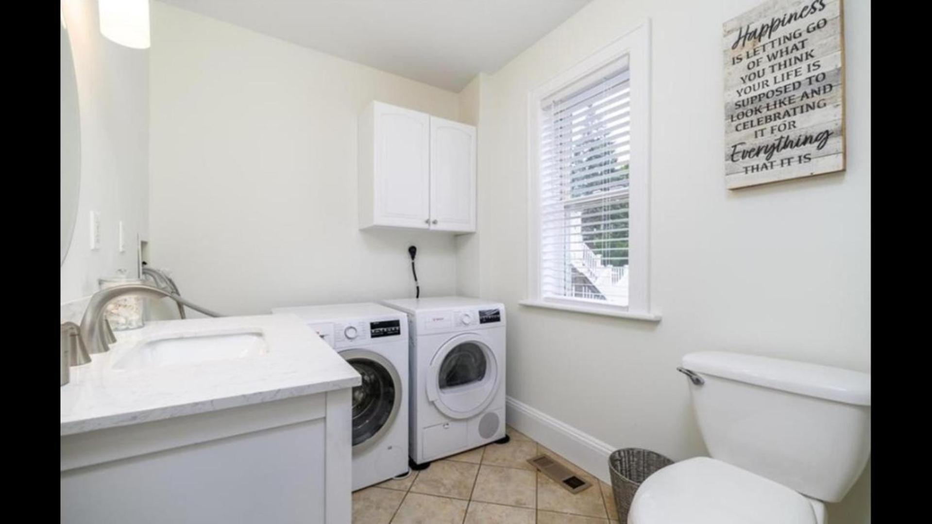 Black Rock Home - 4 Bed - Jacuzzi Bath - Beach 布里奇波特 外观 照片